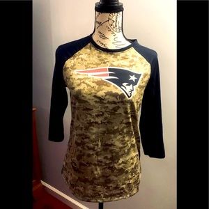 NIKE Patriots camo SALUTE  OUR SERVICEMEN tee- size med. 3/4 sleeves .